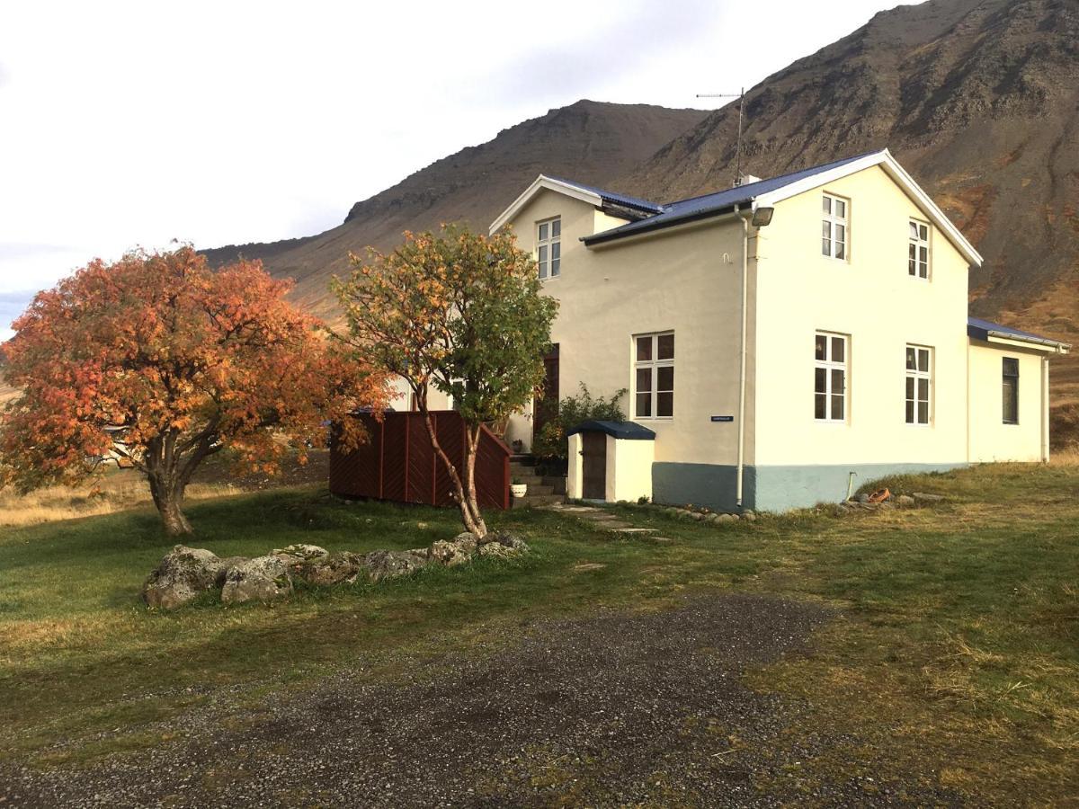 Korpudalur Hi Hostel Flateyri エクステリア 写真