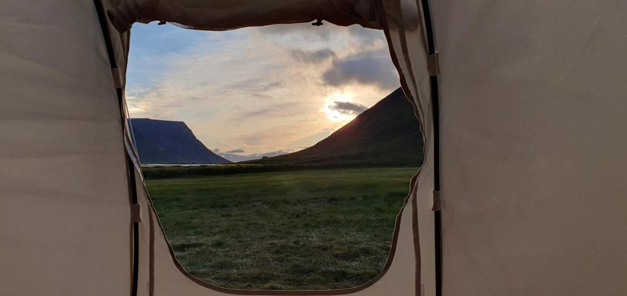 Korpudalur Hi Hostel Flateyri エクステリア 写真