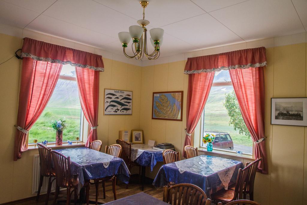 Korpudalur Hi Hostel Flateyri エクステリア 写真