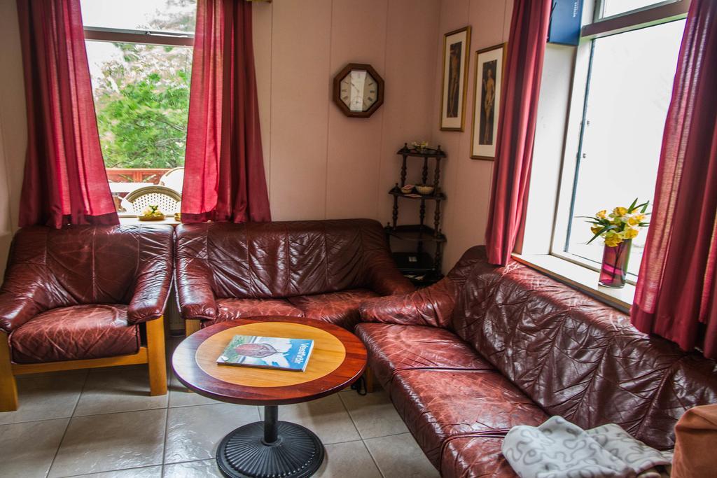 Korpudalur Hi Hostel Flateyri エクステリア 写真